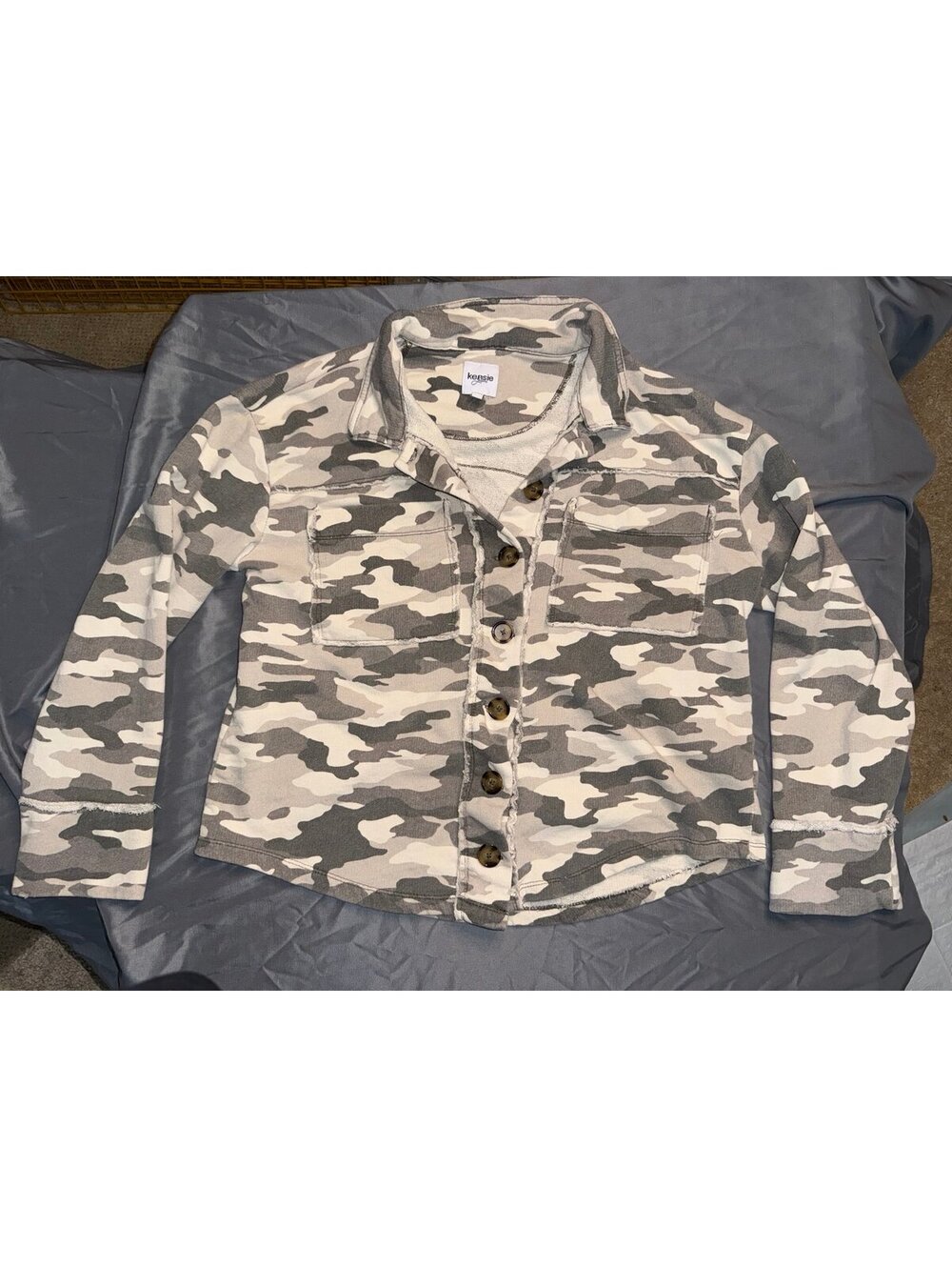Kensie women’s cotton Camo Button Down Shirt distressed style sz M layer grunge